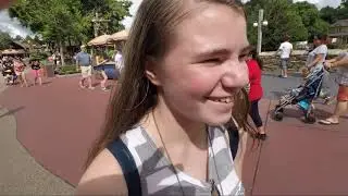Magic Kingdom Frontierland kissy lips equals Liverlips!