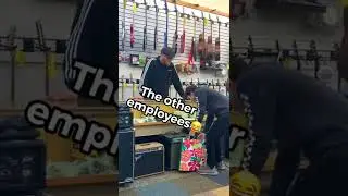 Попытка продать нелепые вещи в ломбарде