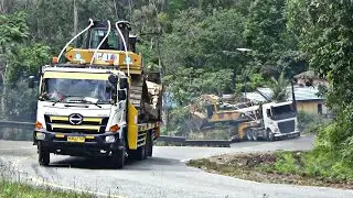 Menakjubkan..! Konvoi Truk Truk Trailer & selfloader bermuatan Alat berat excavator DumpTruk Tambang
