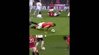 Vidic, Phil Jones and now Yoro defending by block with head 🔥 #manchesterunited #yoro #jones #vidic
