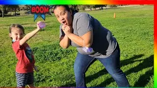 Extreme water balloon fight with my mom!!!!