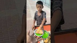10 Years Old 🥰Hardworking Boy Selling Samosa #shorts #viral #trending