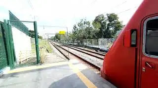 s&eacute;rie 8000 {S100} saindo da esta&ccedil;&atilde;o po&aacute;