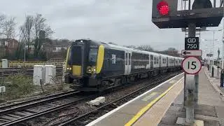 class 450 arriving into guildford from london waterloo