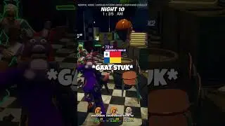 Zara wordt gekieteld door freddy fazbear.  #darkhumor #fortniteclips #funny #idiots