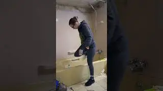 Move out clean on bathroom shower. This house hasn&rsquo;t been lived in a year!