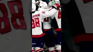 895 Record broken! #hockey #nhl #record #goals #ovechkin #thegreat8 #thechase