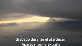Ovnis: Nube Extra&ntilde;a con Forma Humana