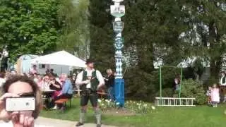 Geltinger Goa&szlig;lschnoizer beim Maibaumaufstellen in Gigging