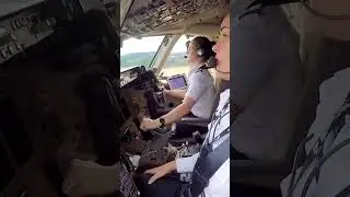 👩🏻&zwj;✈️👩🏻&zwj;✈️Boeing landing in Seattle #aviation #pilot #boeing