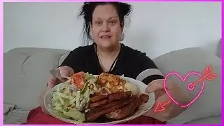 Mukbang - Brunch - fläskytterfile med potatismos, sky och sallad.