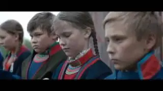 Sameblod - Filmklipp: Elle Marja och barnen p&aring; skolan