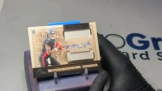 Assessing Card and Autograph for PSA Grading 