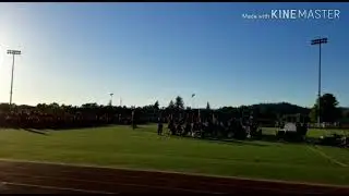 США.. Сыну вручают диплом об окончании школы. Montgomery High School. Калифорния.