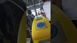 LRT TRAIN|TEACHING MY MOM HOW TO USED THE EXIT CARD FOR THE FIRST TIME