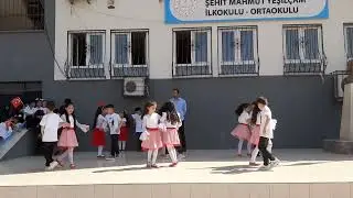 23 Nisan Gösterisi Sev Kardeşim