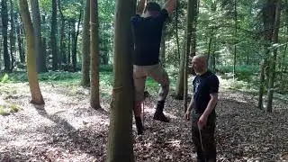 Ein Seil hoch klettern, mit Prusik-Knoten (Prusiken)