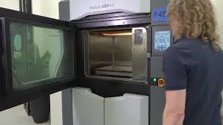 Stratasys Academy | Fortus 380/450 Cleaning the Platen and Emptying the Purge Bin