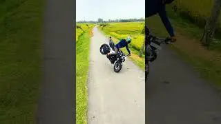 Desi bike stunt #shorts #bikestunt #motorcycle #youtubeshorts #trandingshorts #tiktokvideo #ytshorts