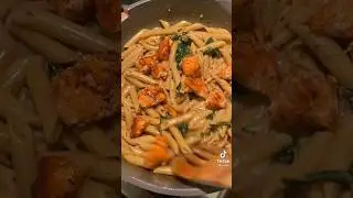 creamy salmon pasta with mushrooms #food #youtubeshorts @nicelyname