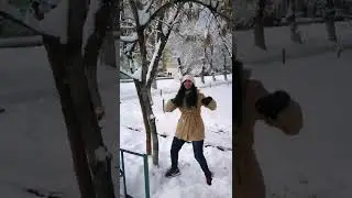struggle to get one picture #photography#friends#lol#struggle #snow#snowfall#winter#russia#volgograd