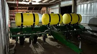 New Fertilizer Tanks on the John Deere 7000 planter!