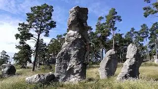 Gotland. Raukkamainen high ball boulder 6A FA. No Rope. On sight