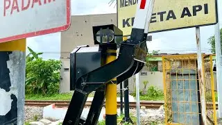 TERUNIK!!, Perlintasan Kereta Api Minimalis Ngronggo Kota Kediri, Jawa Timur