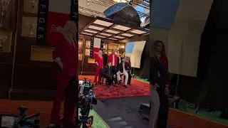 Behind-the-scenes at our @TommyHilfiger shoot 🤳