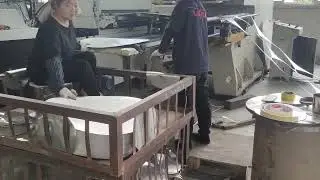 Customized process for opening molds of irregular aluminum profiles