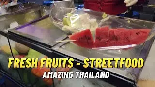 The finesse of Thai fruit vendors = next-level skills 🔪🥭