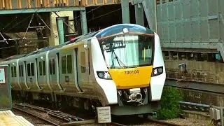 Thameslink Desiro City Class 700 - 700104 Arrives At Farringdon For Brighton