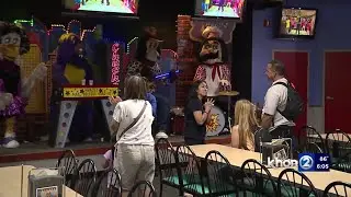 Token time&rsquo;s up: Chuck E. Cheese Pearl City bids aloha