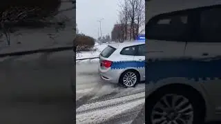 Policja drift na rondzie