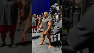 Hadi Choopan pumps up backstage at the Olympia