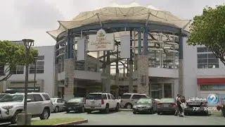 Woman robbed at gunpoint at Maui mall
