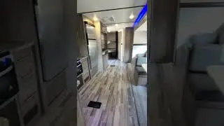 LIKE NEW 2022 CrossRoads Zinger 280BH travel trailer