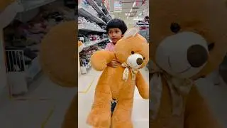 Baby Anaya ko dekho papa ne kitna Chota teddy dilwaya #anaya # viral video #youtubeshort #comedy #tr