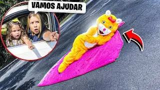 FLAGRAMOS A CRUSH DO URSO GIGANTE DORMINDO NO MEIO DA RUA!