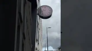 Man trapped inside a clock ⏰ in Paddington #shorts