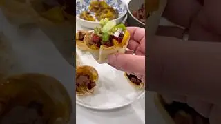 Steak fajita cups #holidayrecipes #partyfood #newyearseveparty #partyrecipes #fajitas #steakfajita