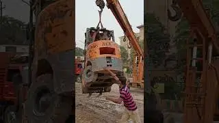 forklift hanging by hydra || #hydra #crane #forklift #labour #trucks #operator #shorts #trending