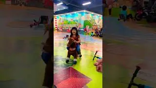 Si kembar naik kuda poni di playground Maspion square |  #shorts #playground #kudaponi