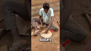 Pria Ini Ahli Membuat Piring Batu Tradisional