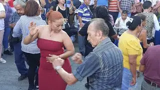 DESDE LA PLAZA LIBERTAD EN VIVO EN EL DOMINGO DE ZUMBA O RUMBA CON JONA SV CHELEEEE