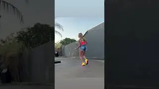 Aprendendo a andar de tenis de rodinha