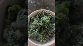 Preparing kale for smoothies & cooking #kale #kalesalad #shorts #plants #plantbased #plantpowered