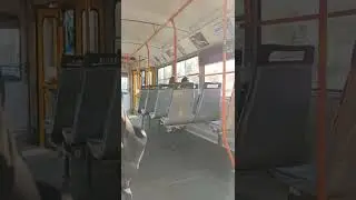 tramvaj Tatra T3G Ev. č. 1045 - zavirani dveř&iacute;