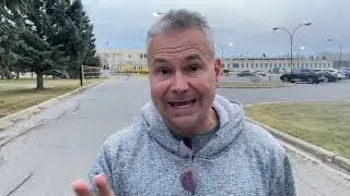 Кевина Дж. Джонстона отправляют в тюрьму за отсутствие намордника! Ему предстоит провести там 40 ...