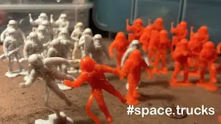 Marx Toys 54mm Apollo Astronauts in Orange & White, plus How To Tell Them Apart from MPC + Tim Mee